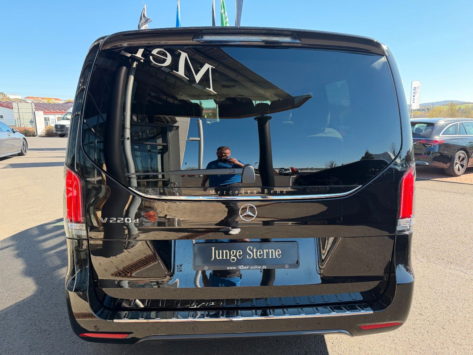 Fahrzeugabbildung Mercedes-Benz V 220 d AVA AMG AHK2,5to DISTRONIC 360Kamera