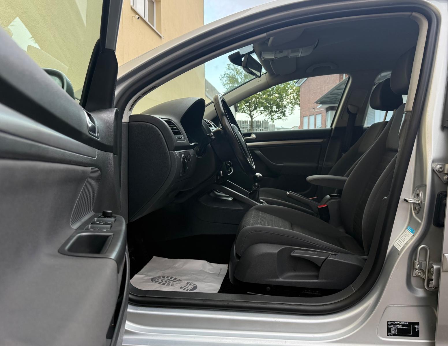 Volkswagen Golf V Lim. Tour 1.4 Zahnriemen TÜV SHZ PDC Alu