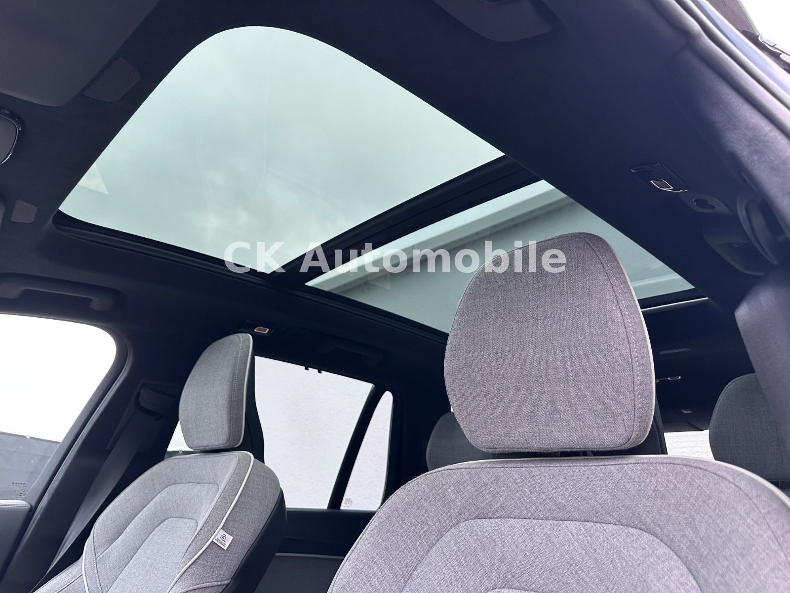 Fahrzeugabbildung Volvo XC90 T8 Ultimate Dark AWD/7 Sitze/Head-Up/LED