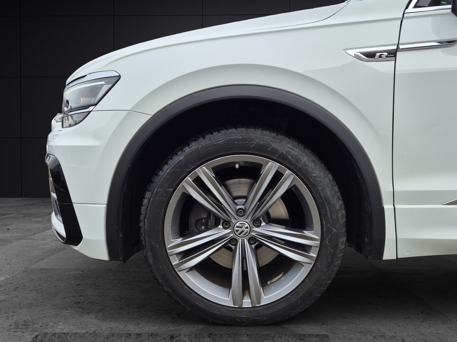 Fahrzeugabbildung Volkswagen Tiguan TDI Highline DSG 4M R-Line Standhzg. LED