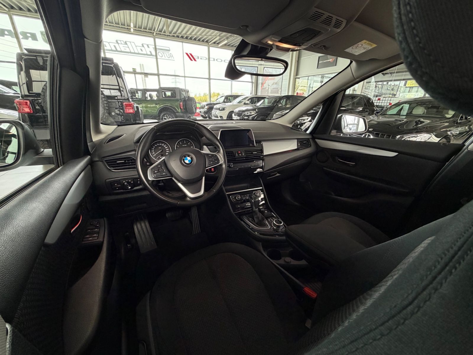 Fahrzeugabbildung BMW 2er Gran Tourer 220d Advantage Business LED