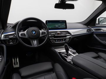 Fahrzeugabbildung BMW 540d xD Tour M Sport HUD HiFi Laserlicht 19``