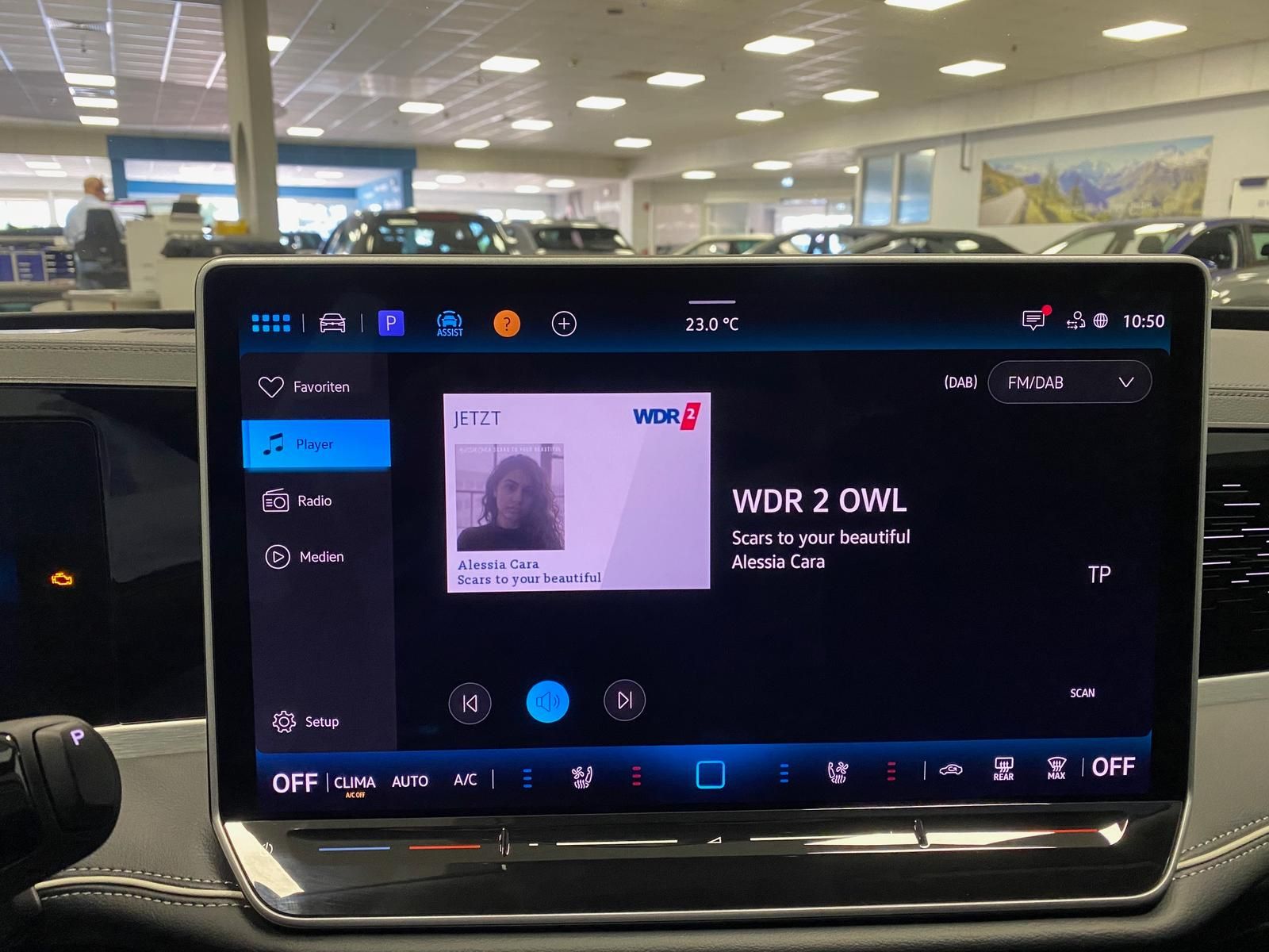 Fahrzeugabbildung Volkswagen Passat Variant 1.5 eTSI Elegance AHK+MATRIX+ACC+