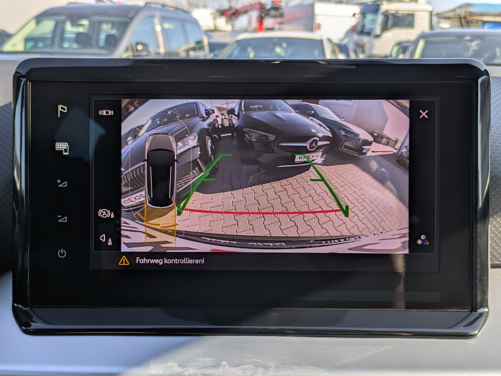 Fahrzeugabbildung SEAT Arona 1.5 TSI FR DSG AHK*ACC*LED*APP*DAB*KAMERA
