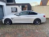 BMW M4 Competition/18000km/Harman Kardon/Neuzustand - BMW: 180