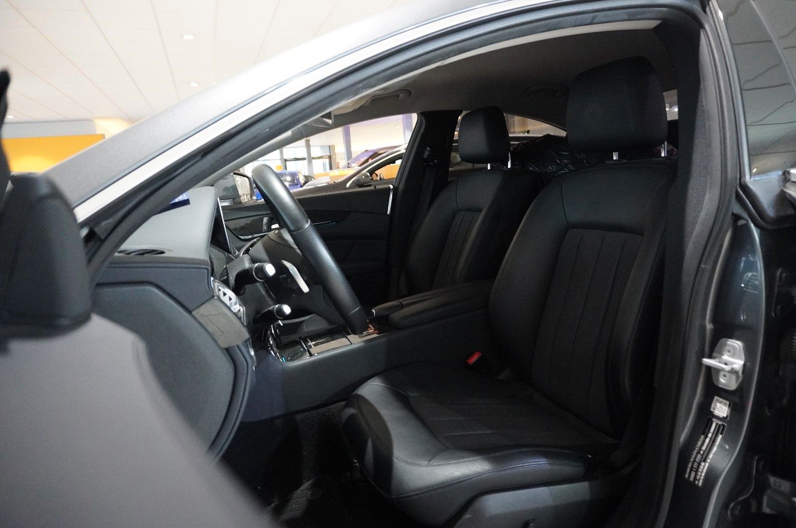 Fahrzeugabbildung Mercedes-Benz CLS 350 COUPE NAVI/AMG/KAMERA/MULTIBEAM/SH/TEMP.