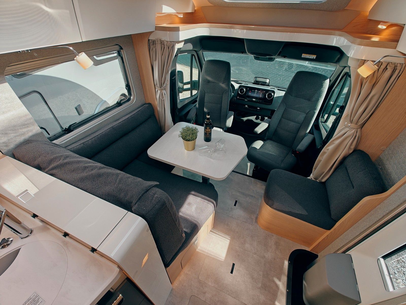 Fahrzeugabbildung HYMER / ERIBA / HYMERCAR B - KLASSE ML T 780 BLACKLINE