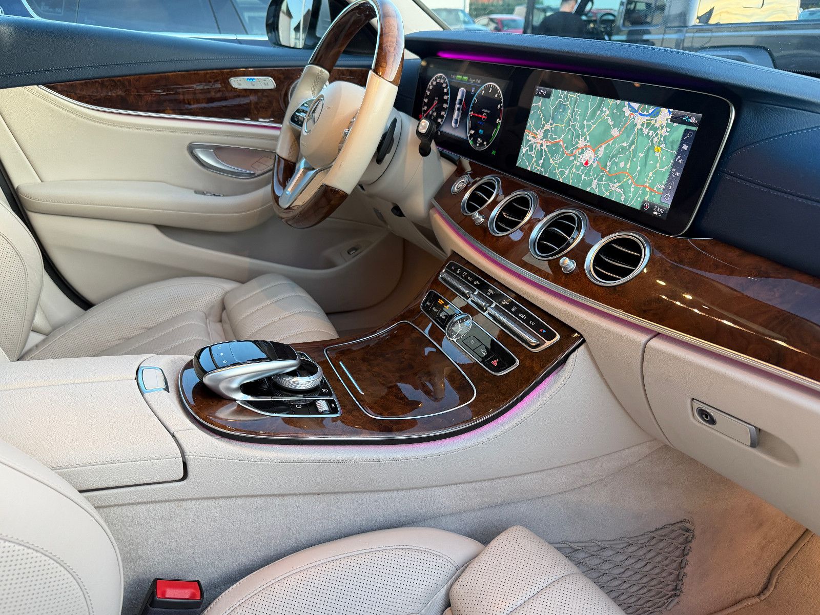 Fahrzeugabbildung Mercedes-Benz E 300 de/AMG/HEAD-UP/VIRTUAL/AMBIENTE/BURMESTER/