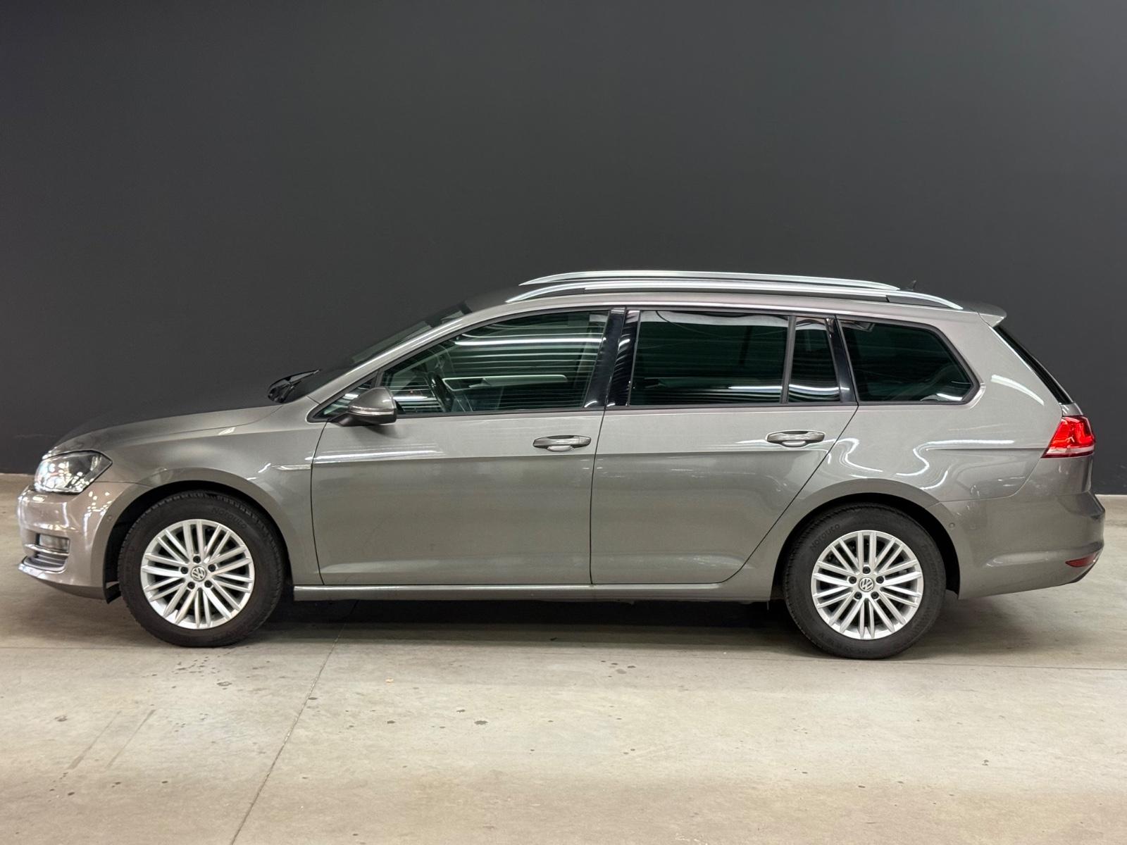 Volkswagen Golf 2015 — rear view