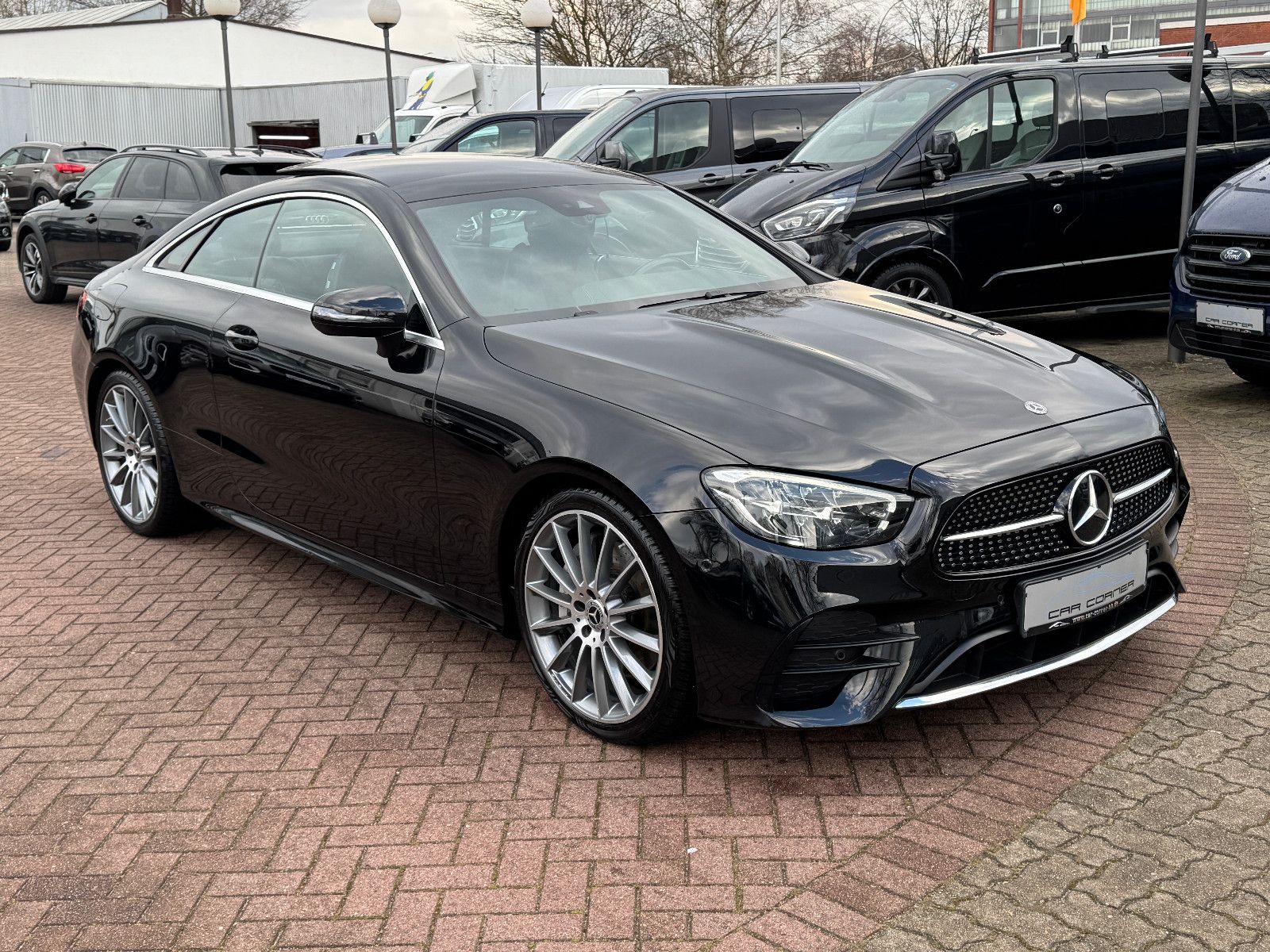 Fahrzeugabbildung Mercedes-Benz E 300 Coupe 9G 2X AMG LINE PANORAMA MBUX 20 ZOLL