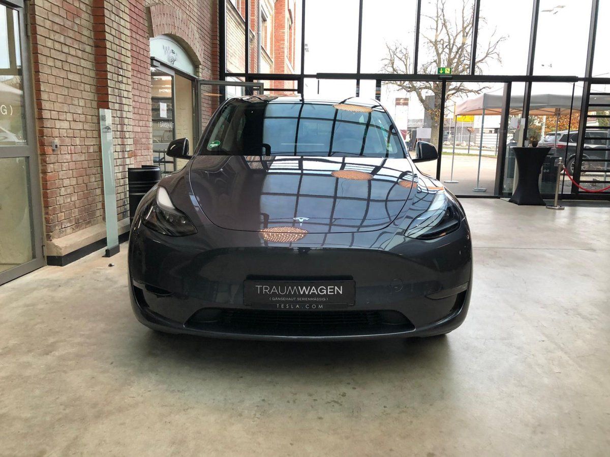 Tesla Model Y (Long Range AWD  20Zoll Induction/1.Hand/)