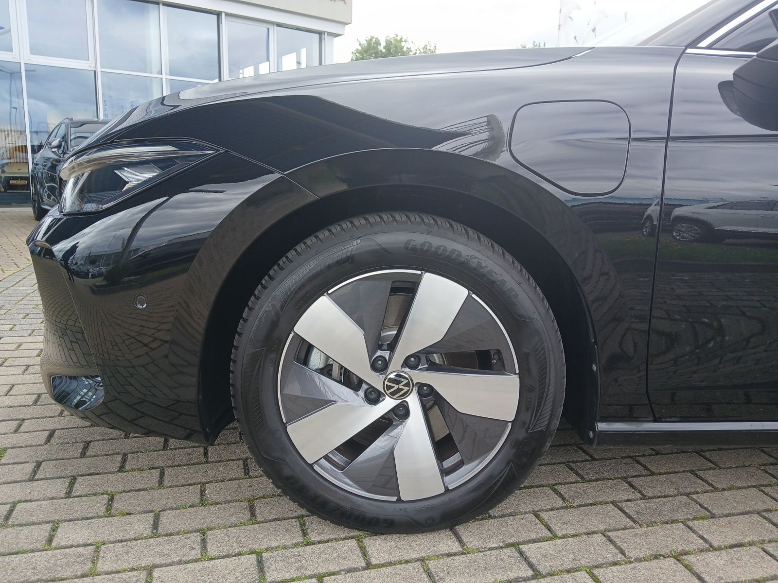 Fahrzeugabbildung Volkswagen Passat eHybrid Business DSG LED Navi AID ACC RFK