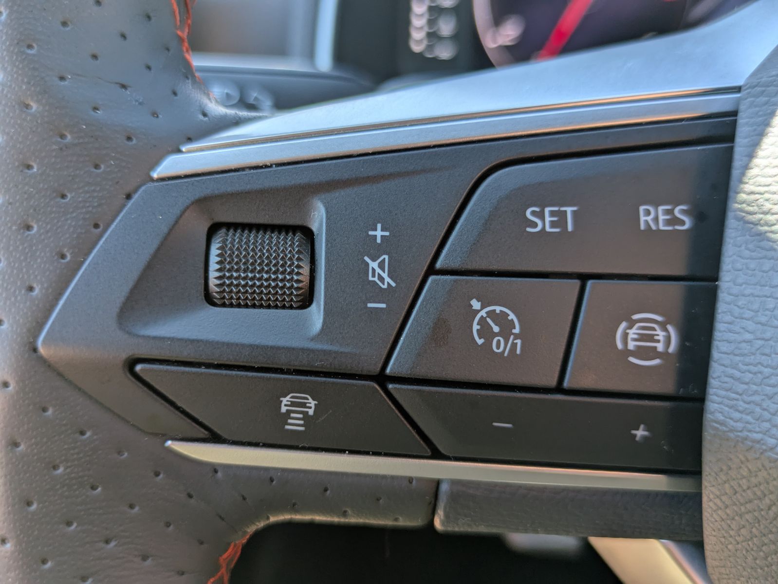 Fahrzeugabbildung SEAT Arona 1.0 TSI FR DSG AHK*ACC*LED*APP*DAB*KAMERA