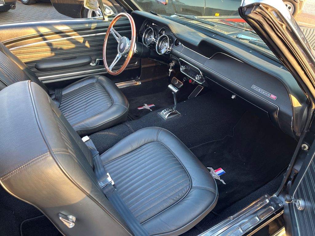 FORD Mustang Cabrio Top Zustand Classic Data 2 400PS FORD Mustang Cabrio Top Zustand Classic Data 2 400PS