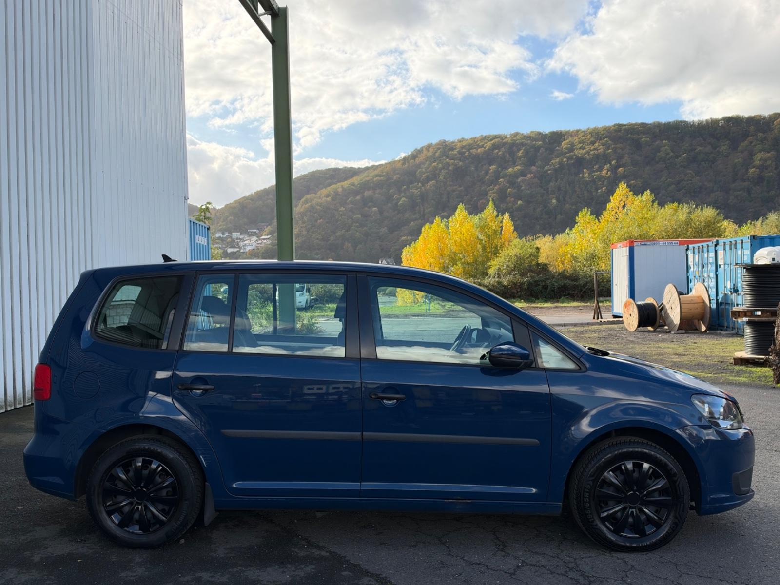 Volkswagen Touran 2012 — engine 1.598 cm³, 105 HP (77kW)