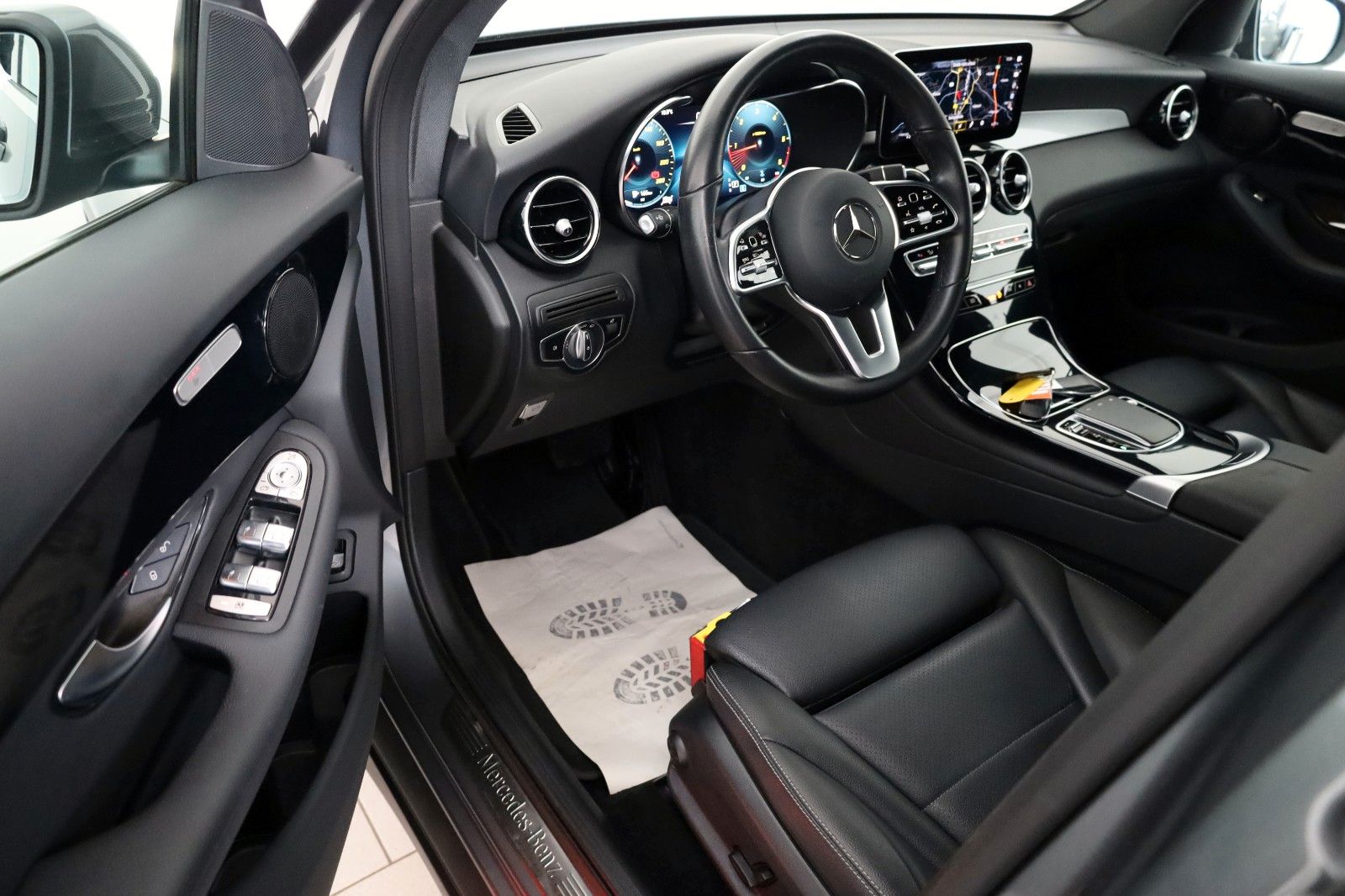 Fahrzeugabbildung Mercedes-Benz GLC 200d Coupé Leder,Navi,LED,Kamera,SH,PDC,AHK