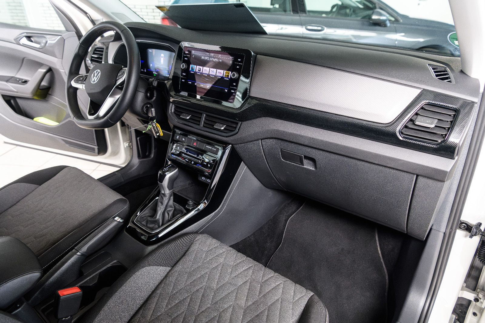 Fahrzeugabbildung Volkswagen T-Cross Life 1.0 TSI DSG LED+SHZ+ACC+APP+5 J.GAR