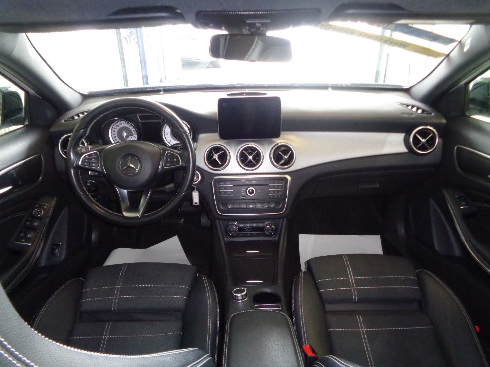 Fahrzeugabbildung Mercedes-Benz GLA 220 / NAVI / KAMERA / PANO / AUTOMATIK