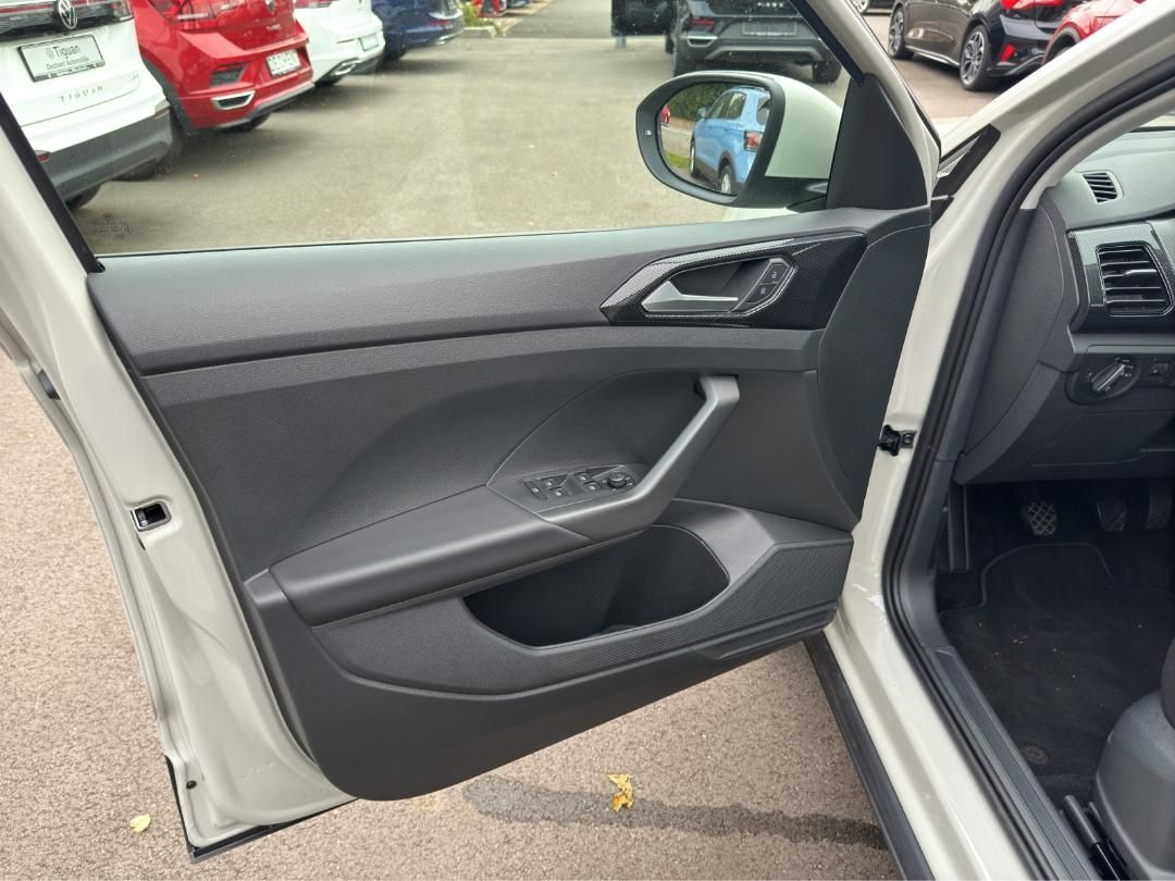 Fahrzeugabbildung Volkswagen T-Cross Life Life,IQ DRIVE Paket,GJR,App Connect