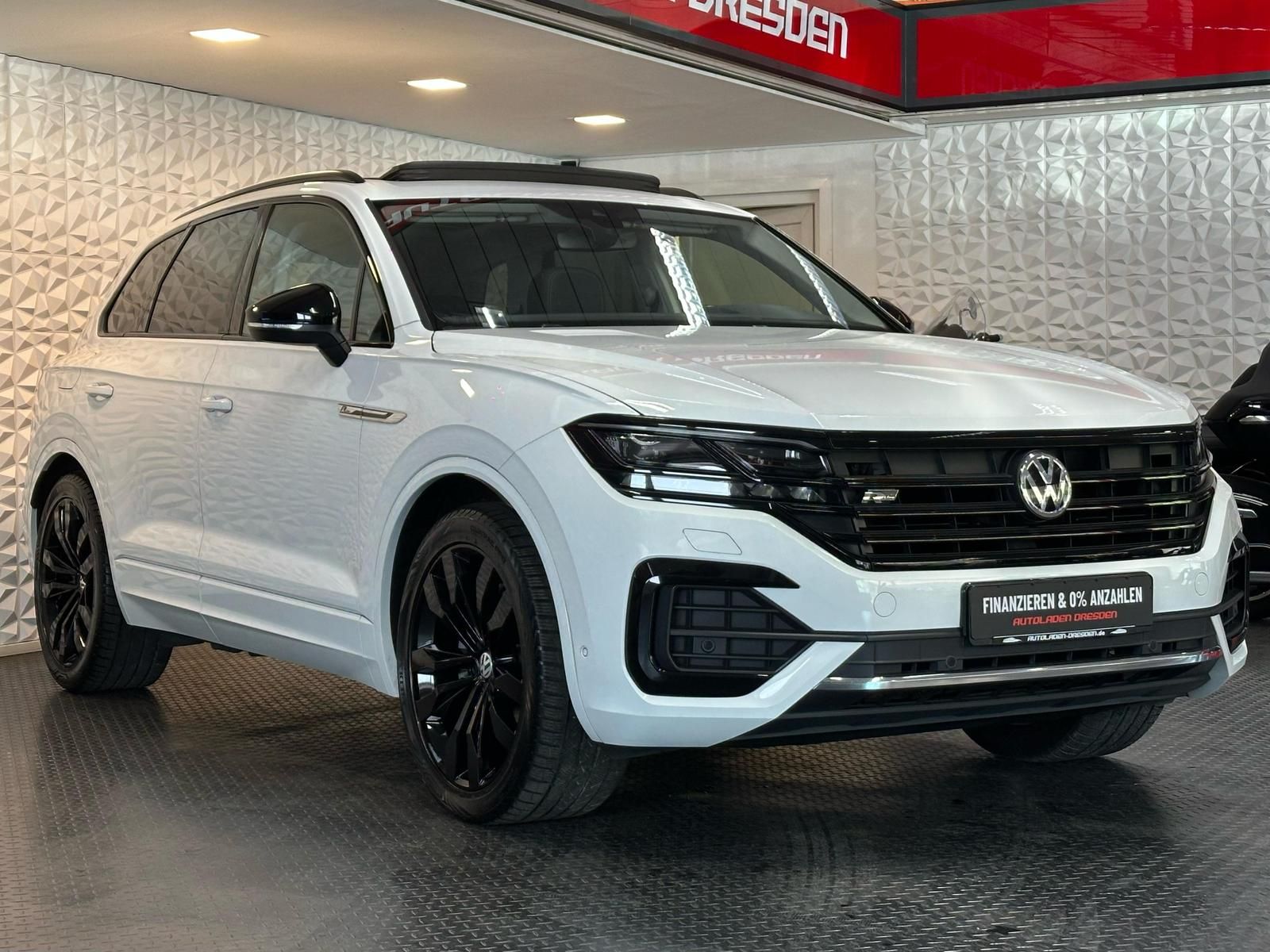 VW Touareg 3.0TDI R LINE 4M BLACK MATRIX#AHK#AIR#SH - Image 2