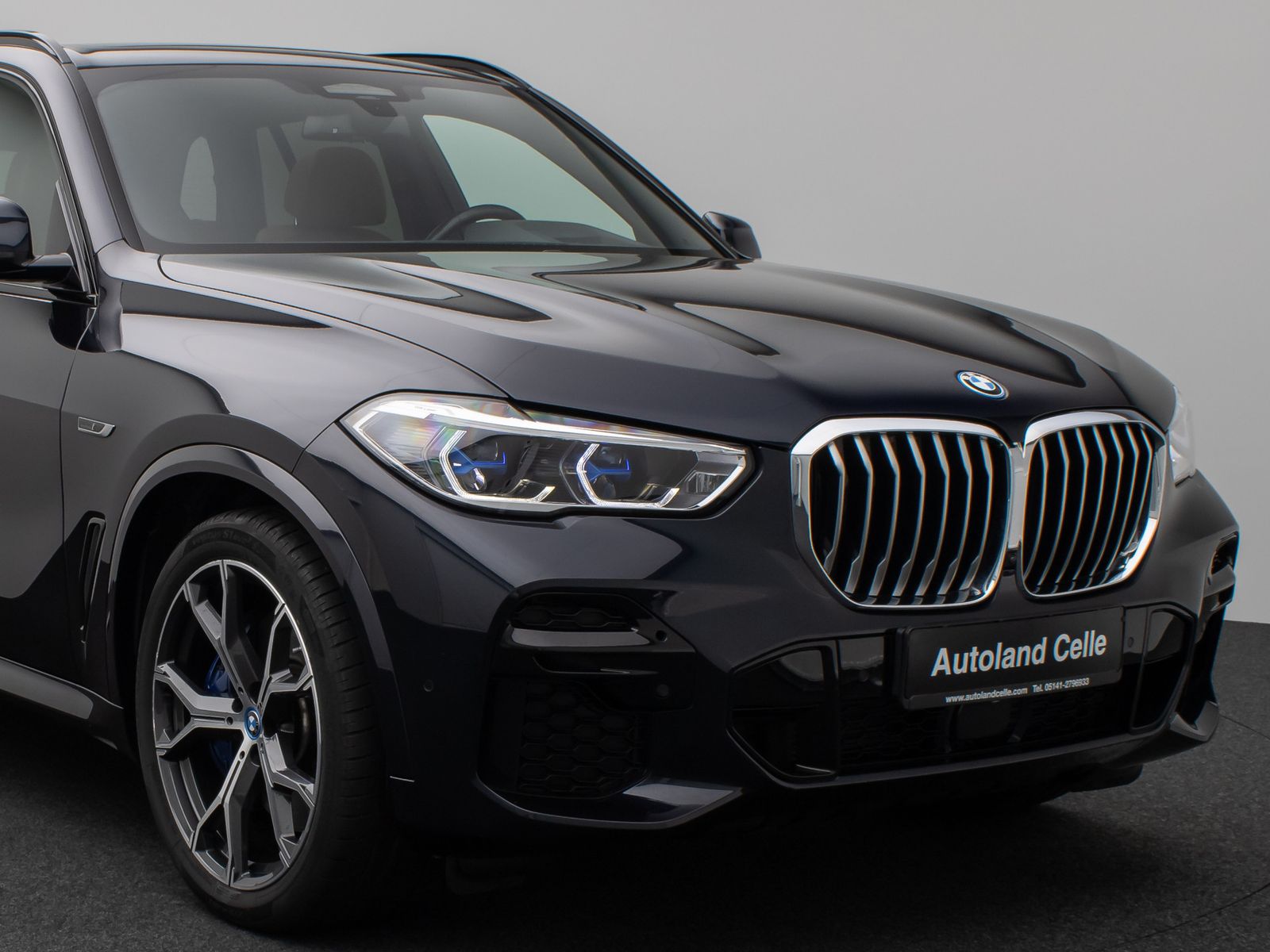 Fahrzeugabbildung BMW X5 xD45e M Sport Panorama 360°HUD HiFi NightVisi