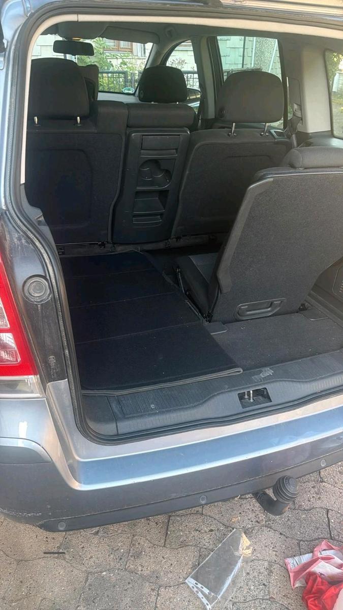 Opel Zafira 2011 — photo 6