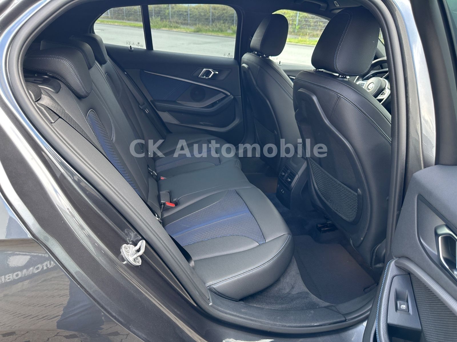 Fahrzeugabbildung BMW 118d M-Sport Shadow-Line/Navi/LED/PDC