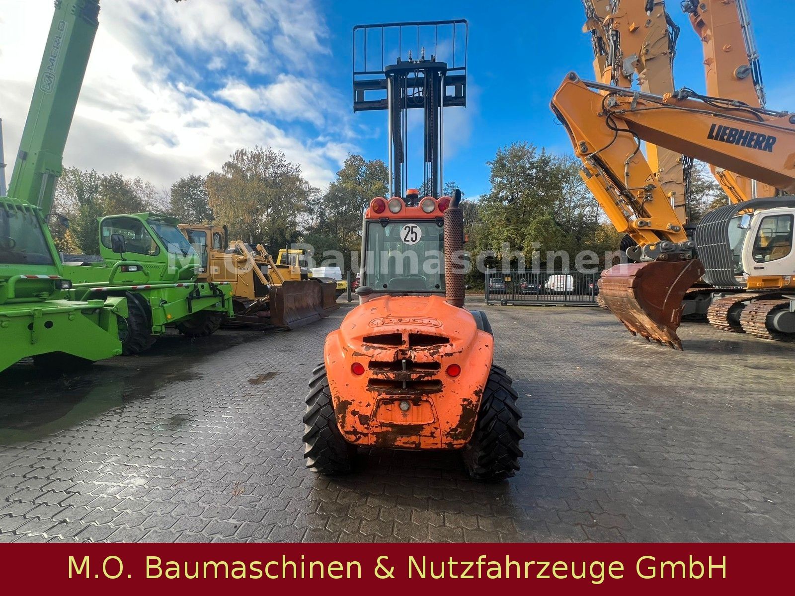 Fahrzeugabbildung AUSA CH 250 / Allrad / 2,5 t / 3,60 m
