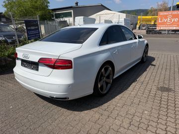 Audi A8 - 4