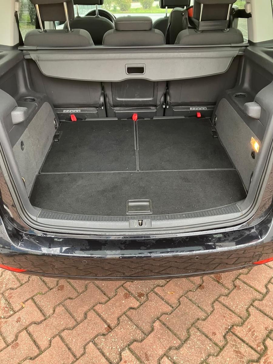 Volkswagen Touran 2012 — photo 12