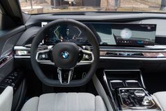BMW 740 – 8 / 30
