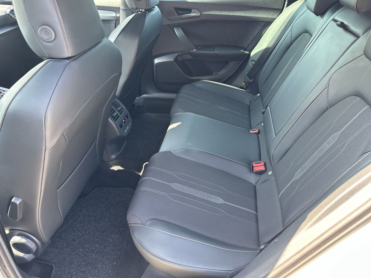 Fahrzeugabbildung CUPRA Leon 1.5 eTSI 150 PS DSG