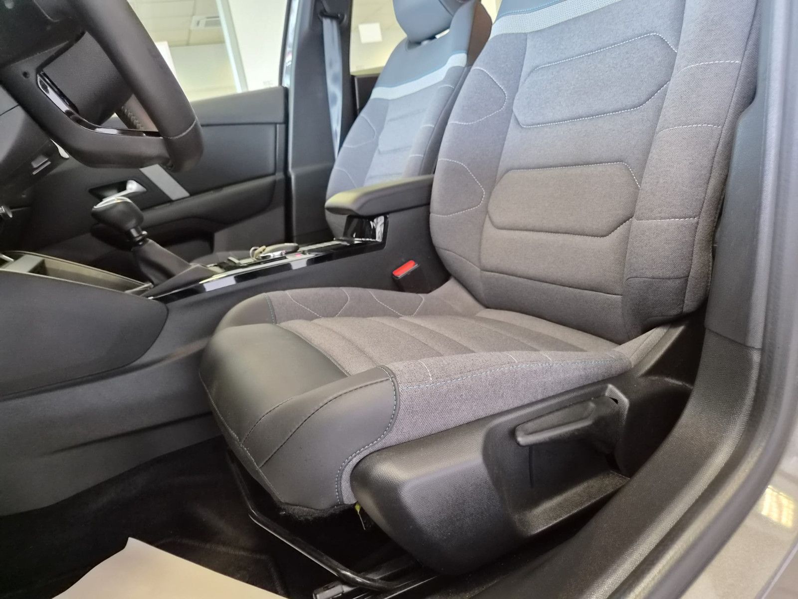 Fahrzeugabbildung Citroën C4 Lim. Plus / LED / NAVI / KAMERA / Sitzhz.