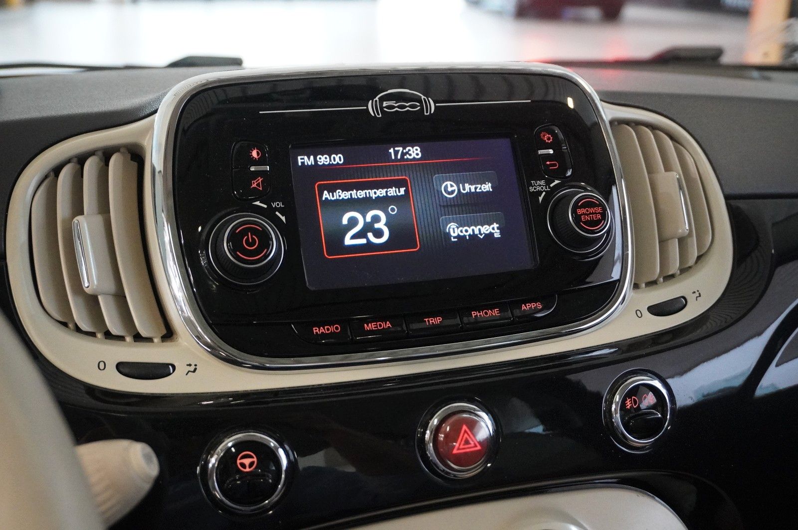 Fahrzeugabbildung Fiat 500 1.2 LOUNGE LED/PANO./USB/NEBEL/TOUCH/PDC