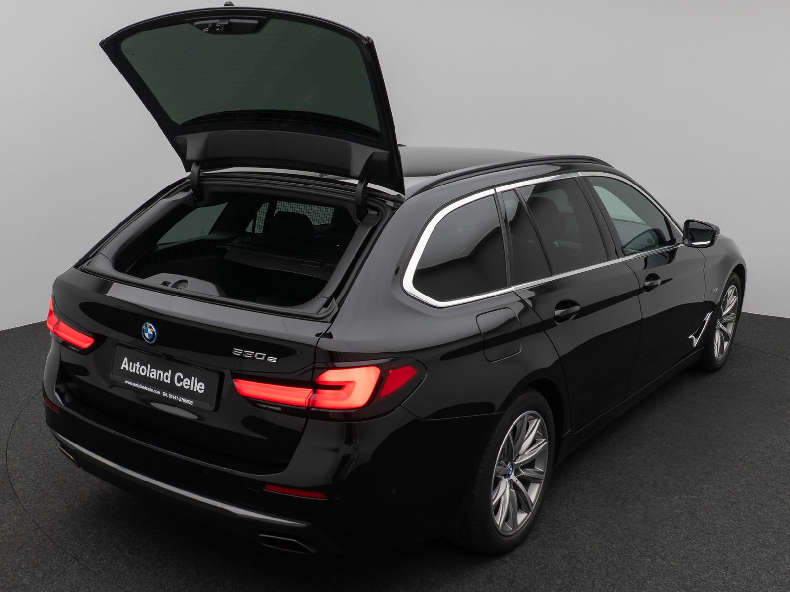 Fahrzeugabbildung BMW 530e Luxury Line Kamera DAB WLAN ACC Alarm LED