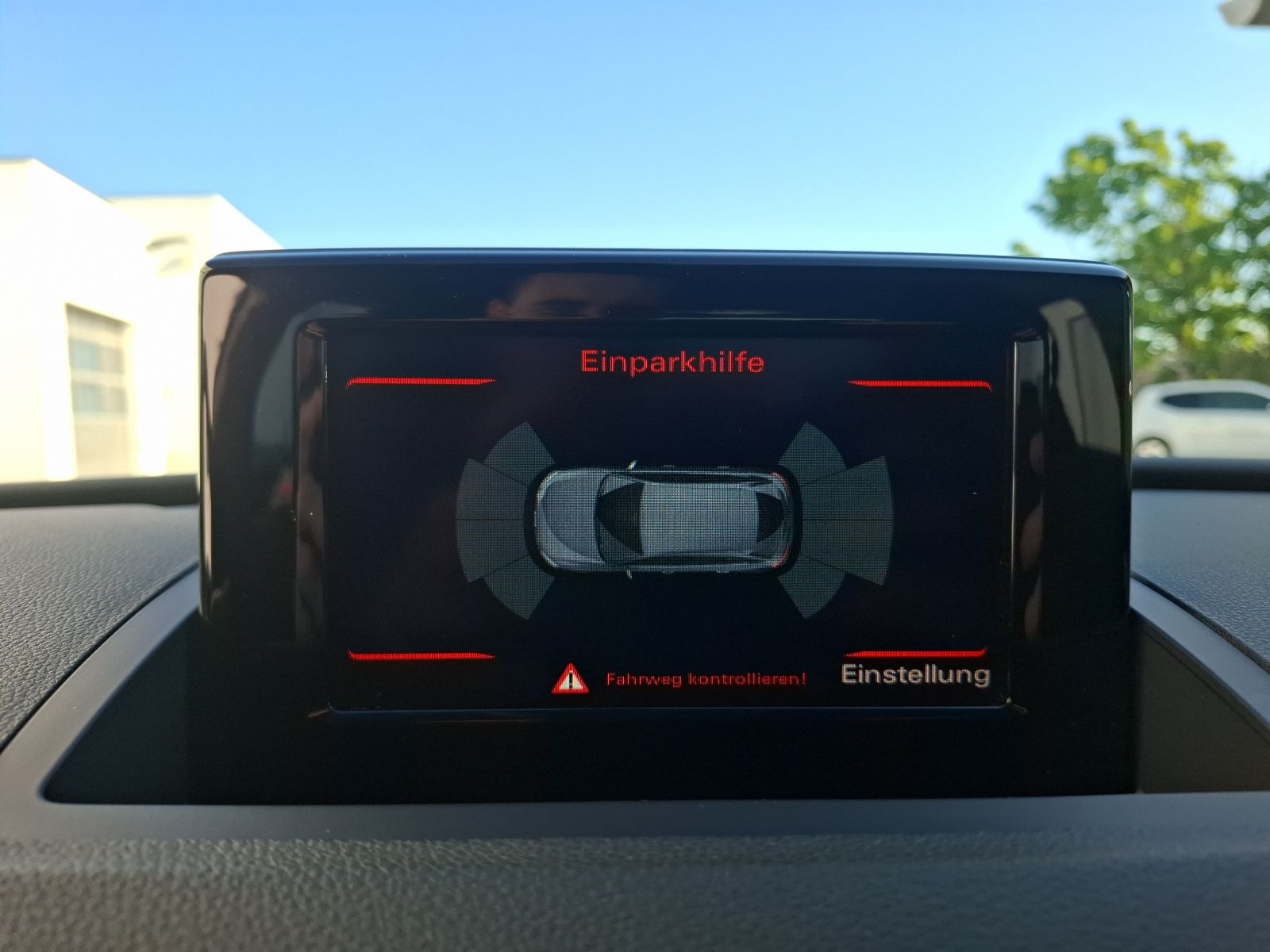 Fahrzeugabbildung Audi Q3 TDI LED AHK GRA PDC SH LM