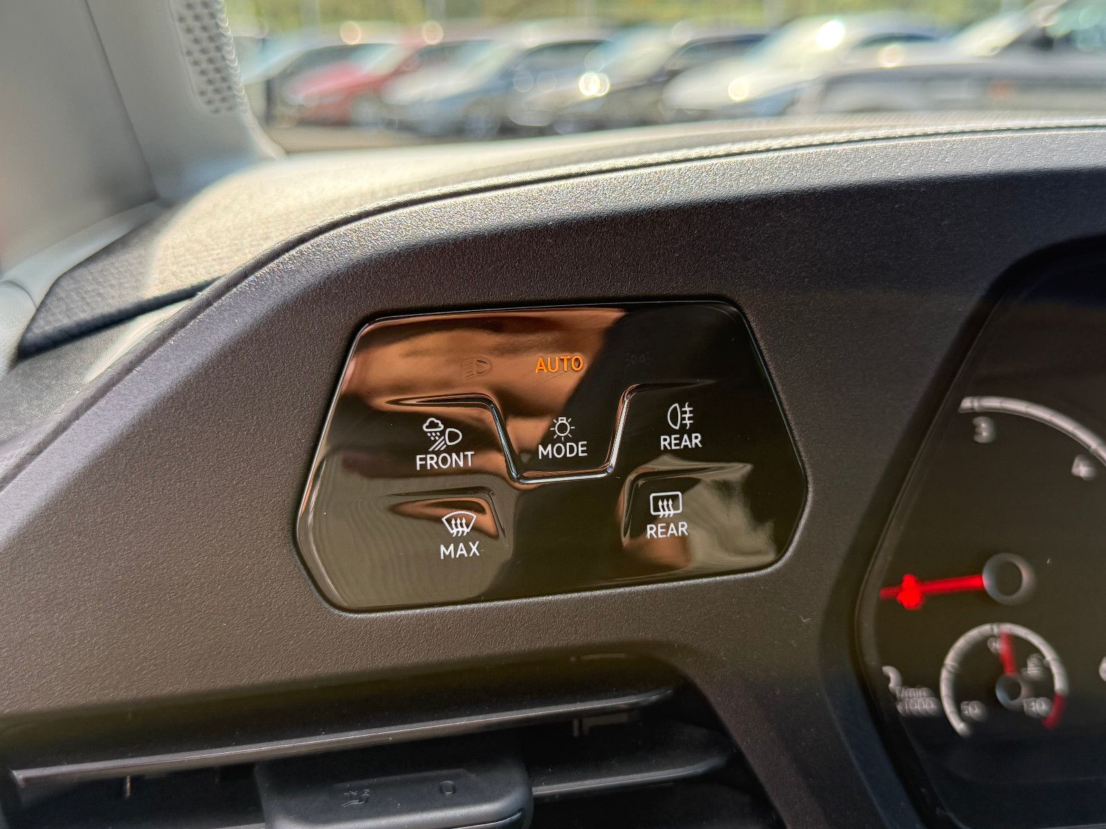 Fahrzeugabbildung Volkswagen Caddy California Maxi DSG ACC AHK LED Kam Sthz