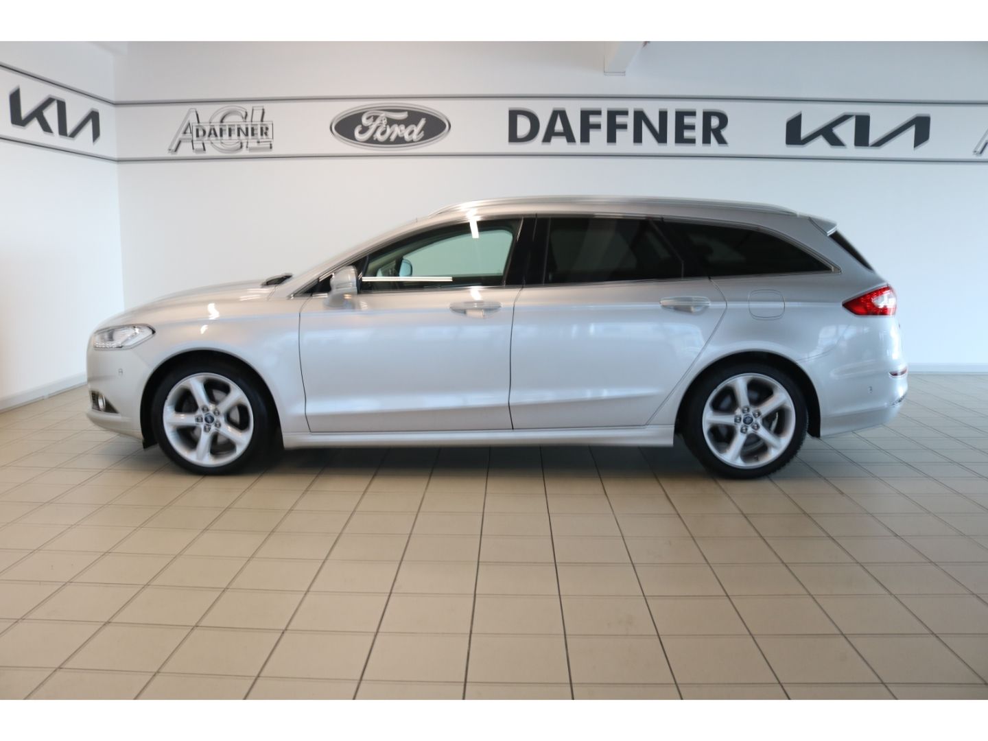 Fahrzeugabbildung Ford Mondeo Turnier Titanium 2.0 TDCi Automatik LED