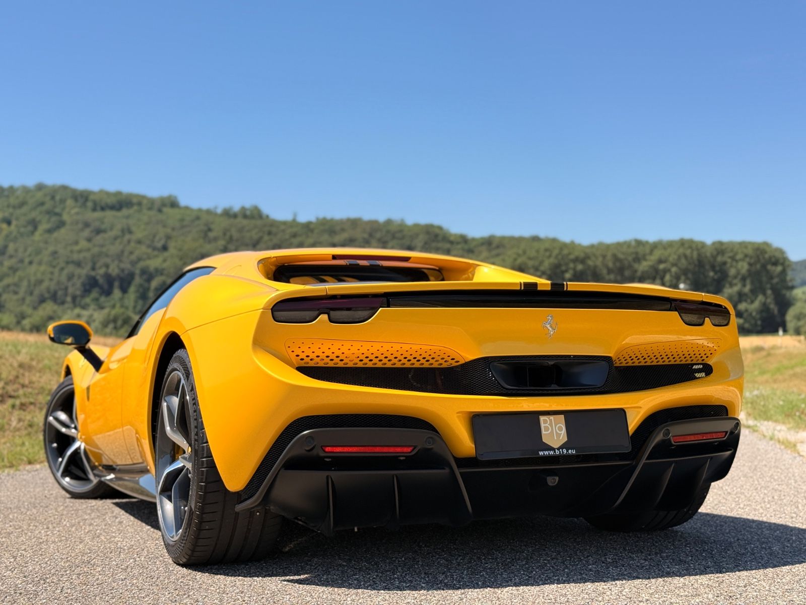 Ferrari 296 GTB/LIFT/Carbon/Racingseat/Deutsch/JBL/Cam foto 18