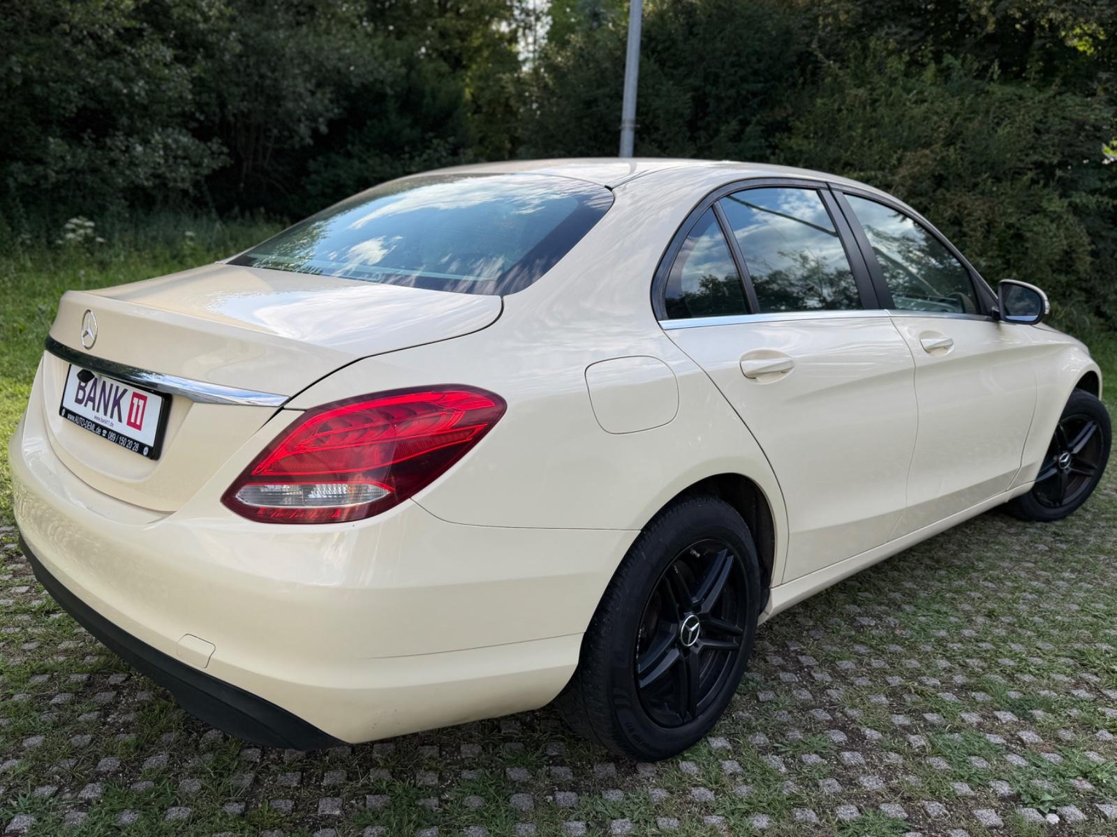 Mercedes-Benz C220d Lim. *Avantgarde *Leder *Navi *Kamera *SHZ