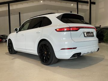 Porsche Cayenne - 4