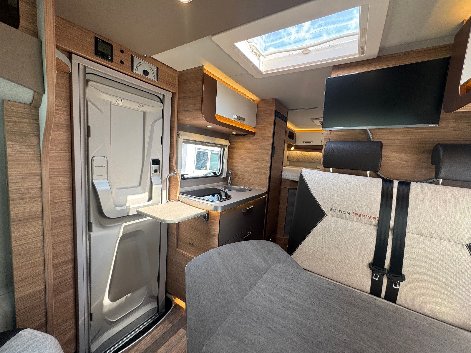 Fahrzeugabbildung Weinsberg CaraCompact 600 MEG EDITION PEPPER NAVI KAMERA
