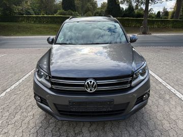 Volkswagen Tiguan - 1