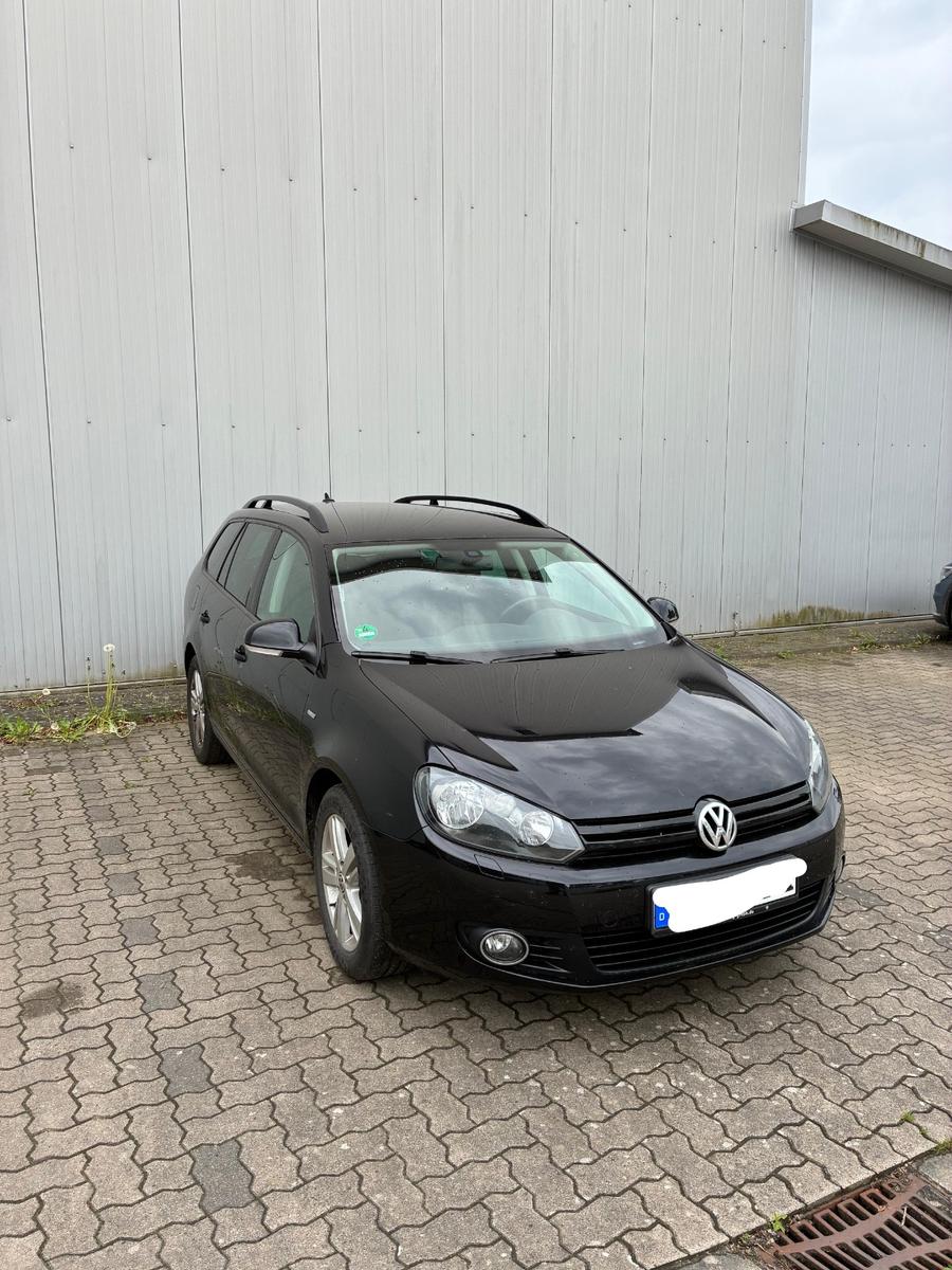 Volkswagen Golf 2012 — rear view