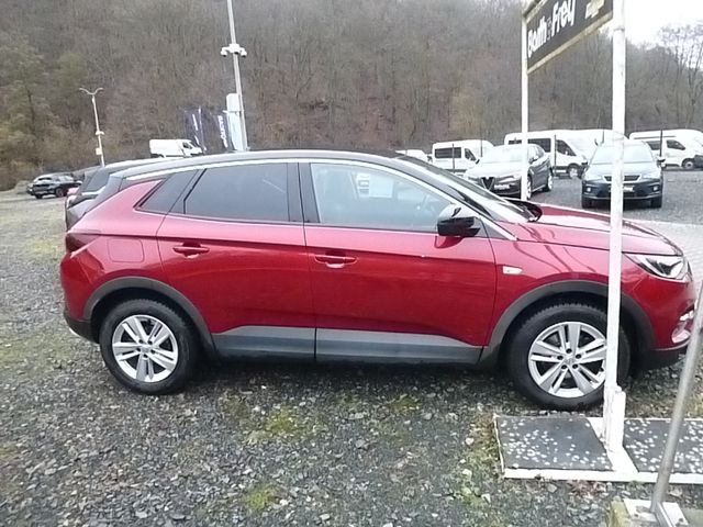 Grandland X 120 Jahre