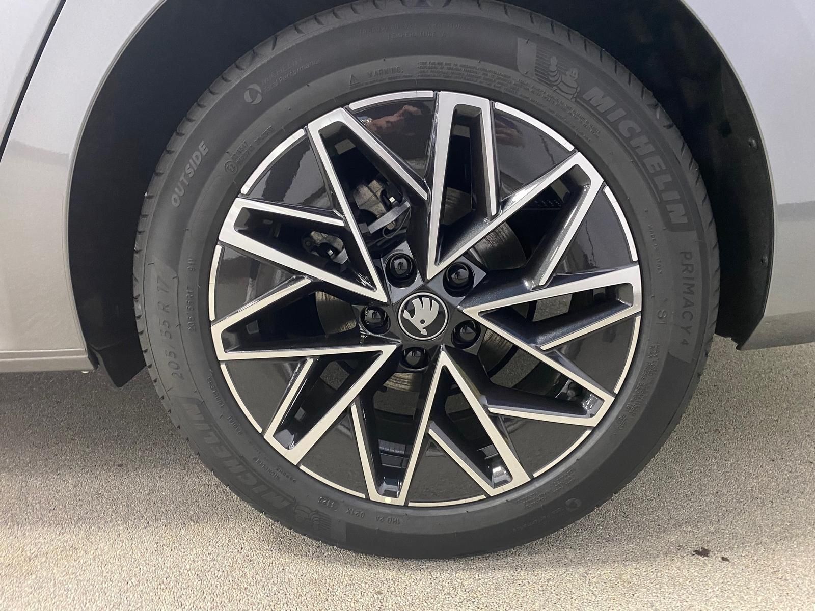 Fahrzeugabbildung SKODA Octavia 1.5 TSI mHEV+ACC+TOTWINKEL+LED+APP+RFK++