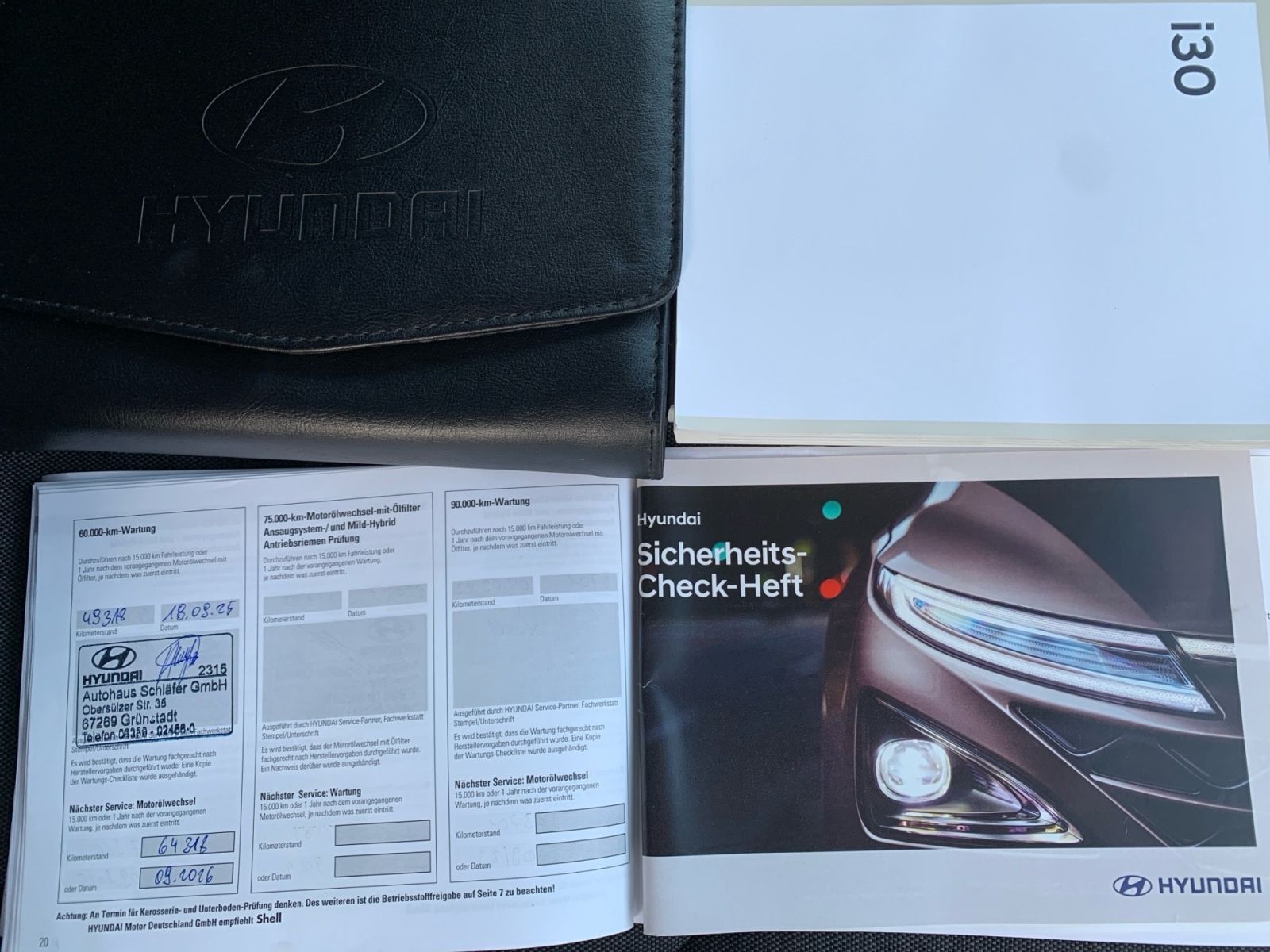 Fahrzeugabbildung Hyundai i30 Kombi 1.0 T-GDI 7-DCT Edition 30