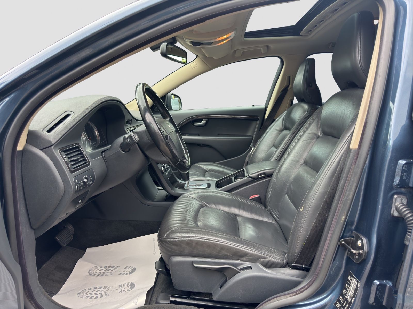 Fahrzeugabbildung Volvo V70 Kombi Momentum /Klimaautom./Navi./AHK/TÜV