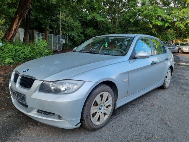 BMW  318i Limosine