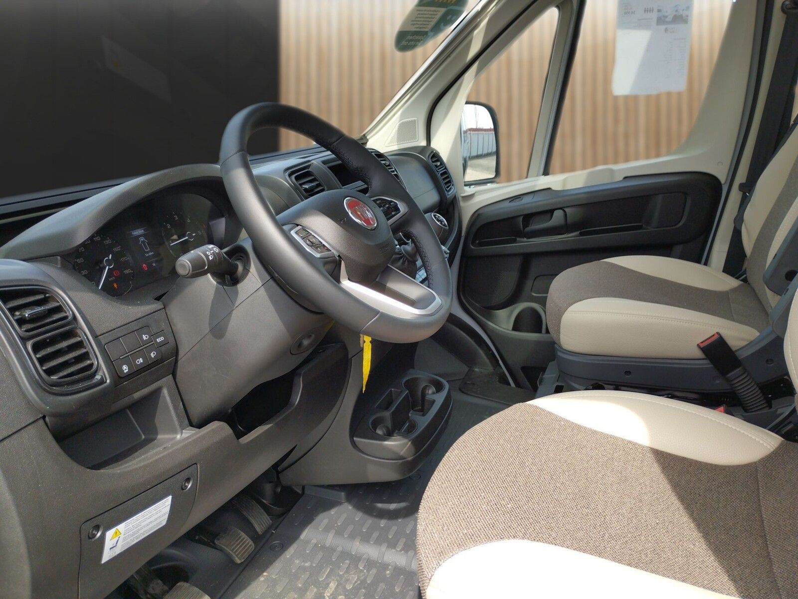 Fahrzeugabbildung Karmann Davis Lifestyle DA 591 LS Markise und Skyroof